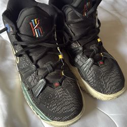 Nike Kylie 7 (4.5 y)