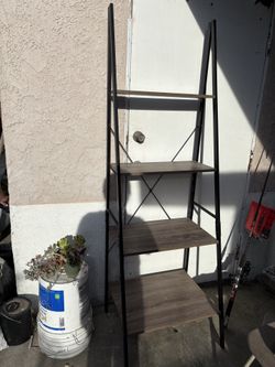 Ladder bookshelf