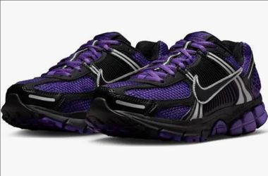 Women 9.5 Nike Zoom Vomero 5