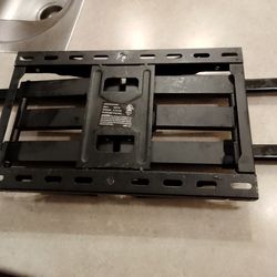 Tilting tv mount