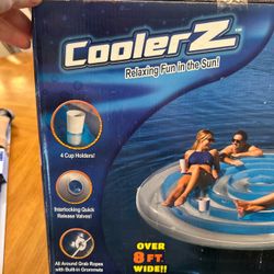 CoolerZ  8 Foot Wide  Mattress 6 Person Floating Island 4 Cup Holder Brand New