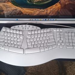Perixx 512 Ergonic Keyboard 