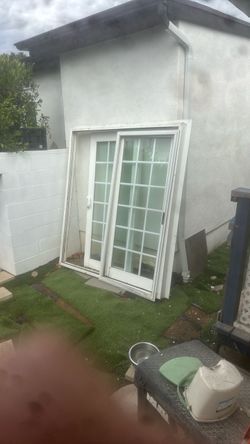 Free sliding door