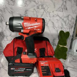 Milwaukee high torque impact 1/2 m18 fuel con batería 12.0 forge and charger