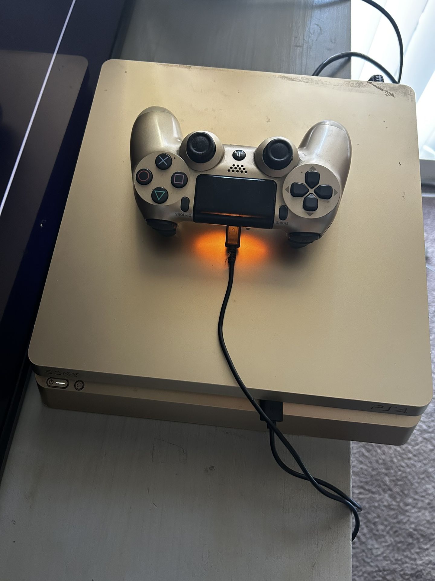 PS4 Limited Edition W/Remote