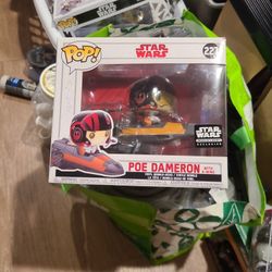 Poe Dameron with X-Wing #227 Smuggler's Bounty Exclusive Vinyl Bobble Brand New