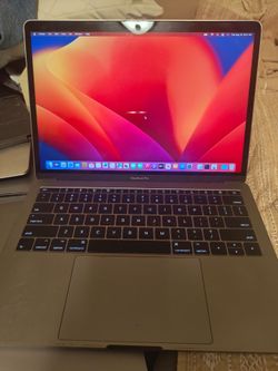 Apple MacBook Pro 13 inch Intel i5 / 8 GB ram/ 128 GB SSD