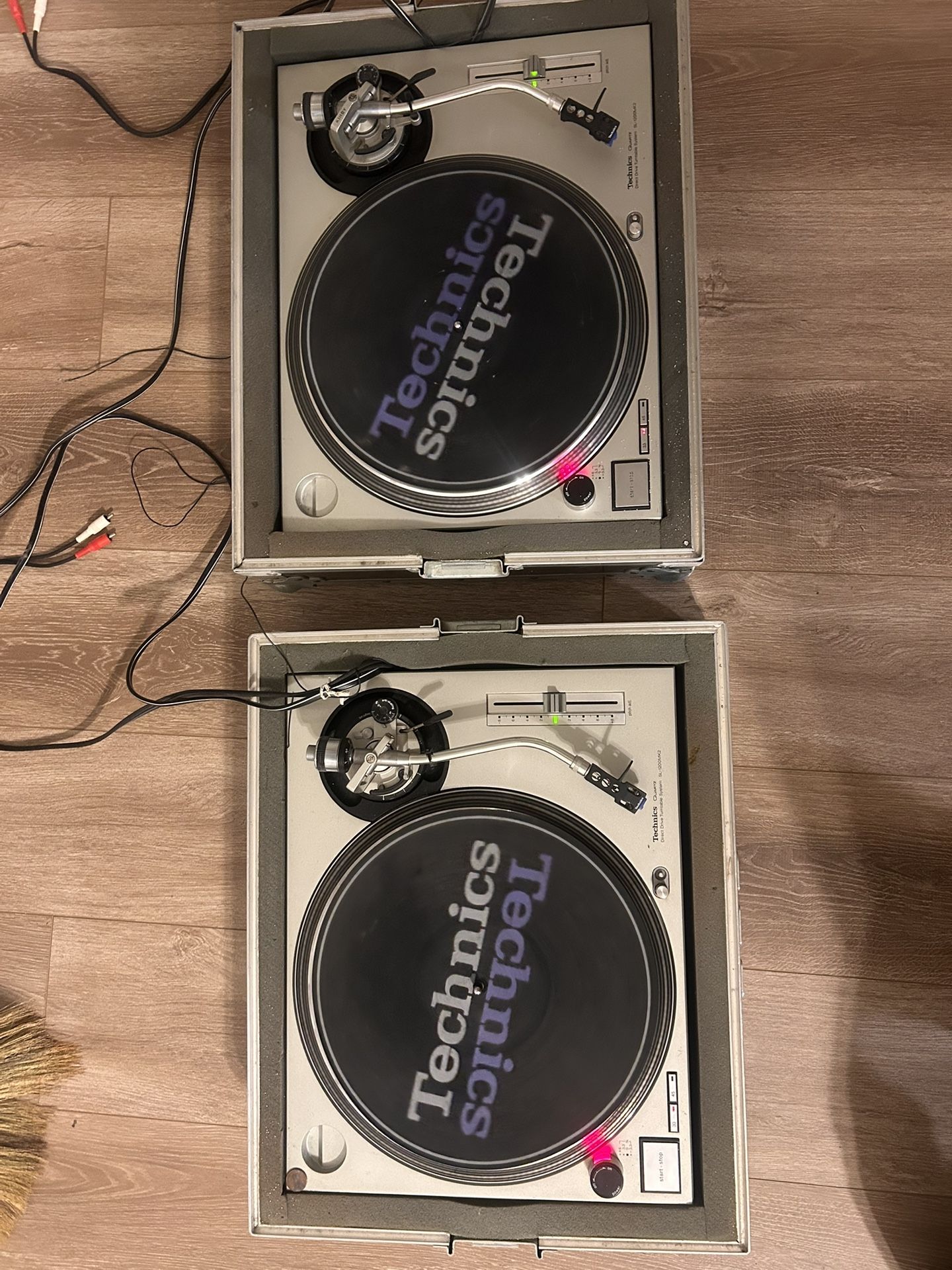 (2) Technics 1200 w/ 2 cover Cases