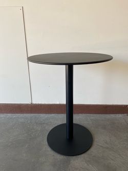 NEW Round Tulip Dining Table