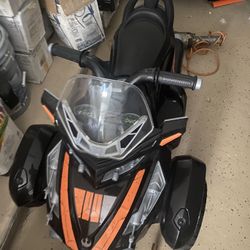 Star Wars X Wing 6V Battery-Powered Electric Ride-On Toy by Huffy