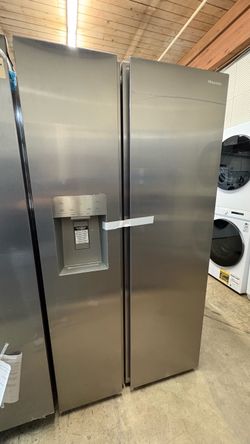 Hisense 36 in 29.1 cu.ft. Standard Depth Side By Side Refrigerator with Ice Maker & Water Dispenser New scratch and dent