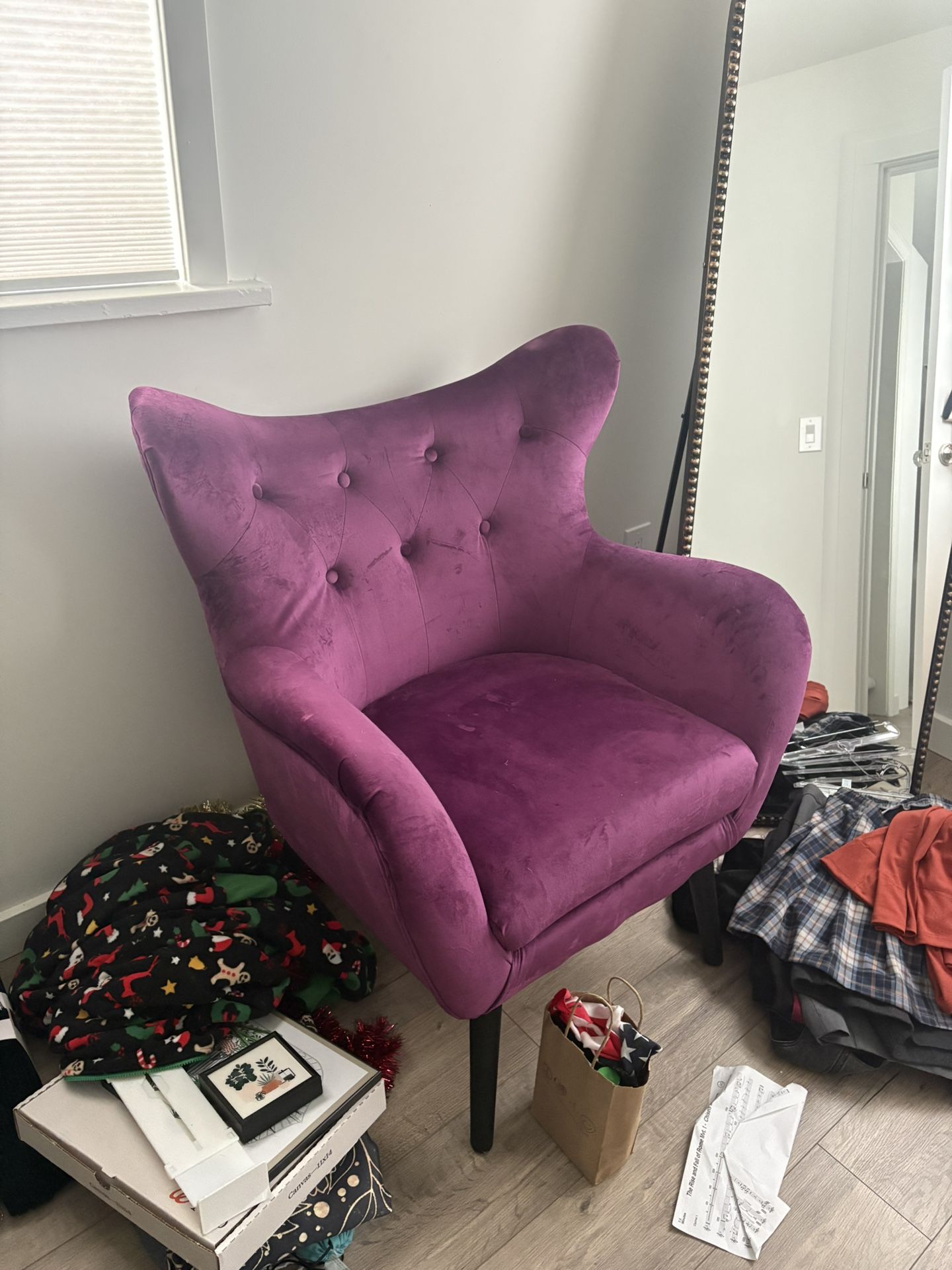 Purple velvet Accent Chair