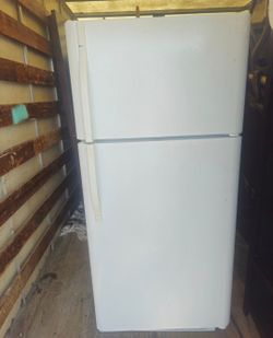 White Top-Freezer Refrigerator