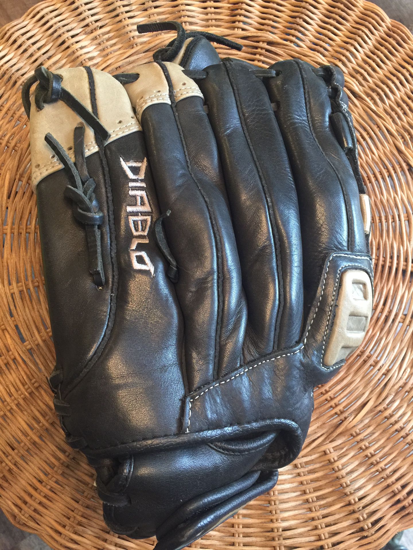 Softball Glove 12” Diablo right handed