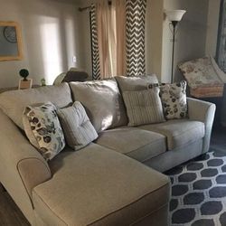 Brand New 💥 Cream Colored Living Room Furniture/ Sofa Chaise Sleeper 