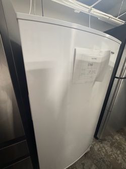Whirlpool Upright Freezer White