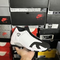 DS 2024 Jordan Black Toe 14s size 9 