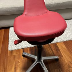 QOR360 Ariel 1.0 chair - like new