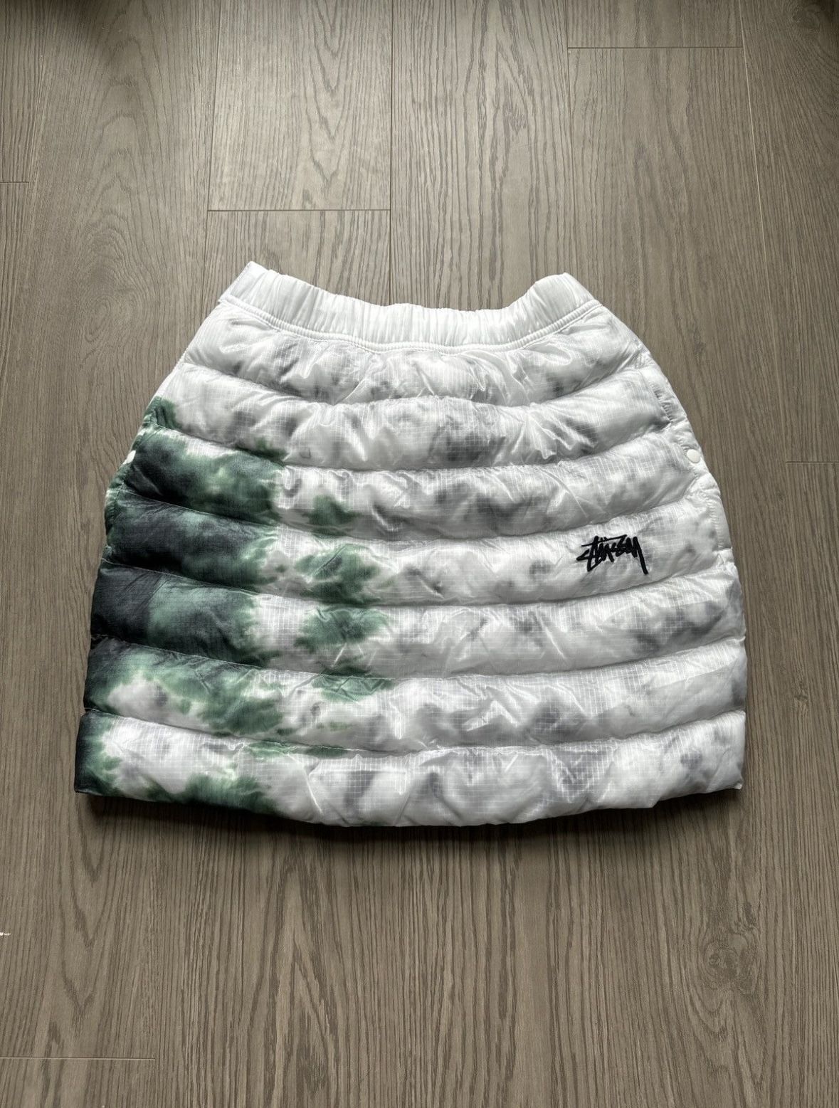 Women’s size small Stussy X Nike insulated skirt white gorge green shorts ladies Fashion Streetwear Supreme Dunk Max Force Air Tee Bubble Jacket Coat