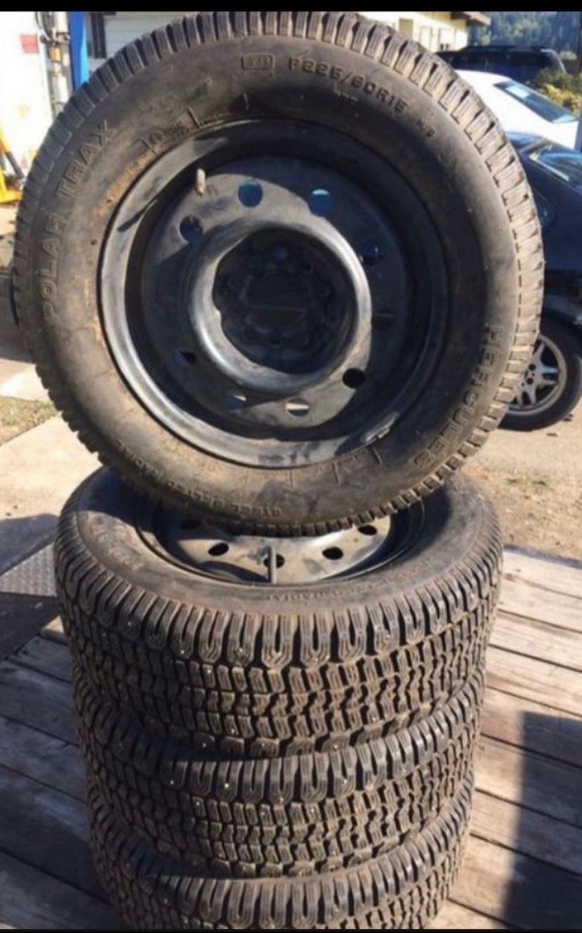 5-lug Universal Steel Wheels P225/60R15 Studded Snow tires new