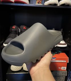 Yeezy Slide “Slate Grey”