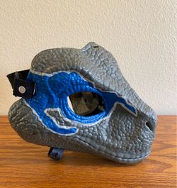 LIKE NEW JURSSIC WORLD DINOSAUR MASK (Ages 4 and up)