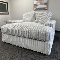 STUPENDOUS ALLOY OVERSIZED CHAISE