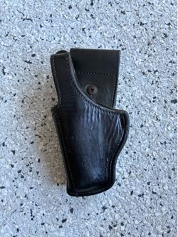 Black Leather Holster. Czech Zili PRAHA CZ 82/83. Pre Owned.