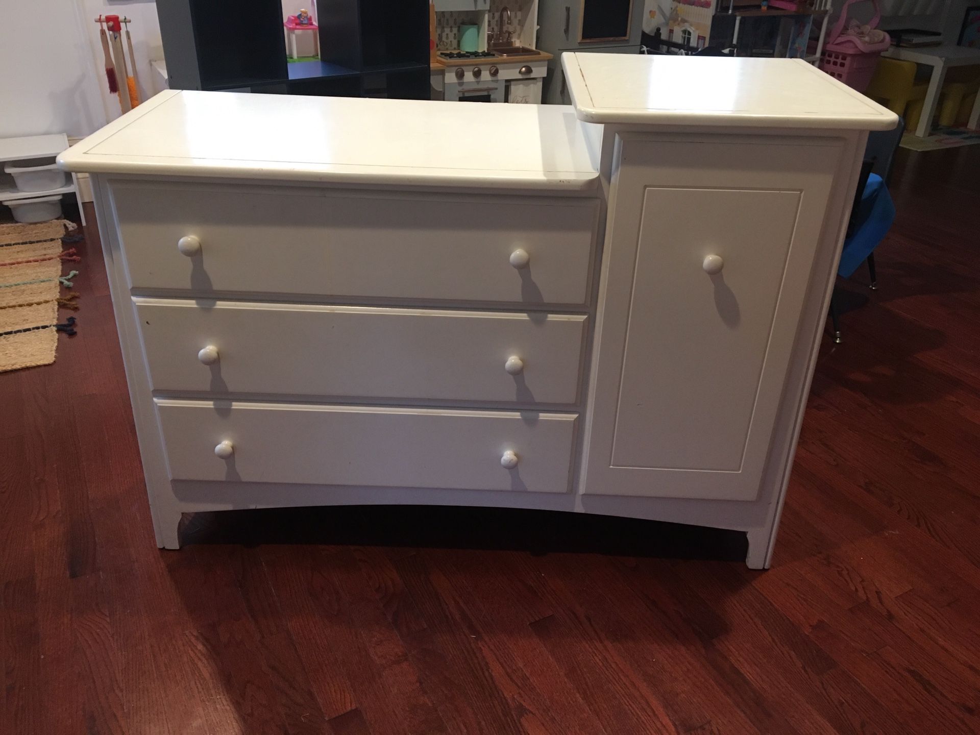 Changing table dresser