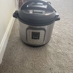 Instant Pot Duo 8-Quart Pressure Cooker – Like New, Barely Used