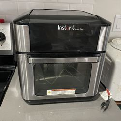 Instant Vortex Plus 10-Quart Air Fryer Oven – Excellent Condition, All Accessories Included!