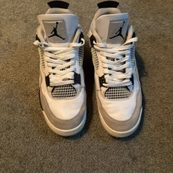 Air Jordan 4 Retro Mid Military