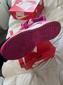 Nike dunks (hot pink)