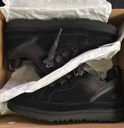 Black lowmel uggs