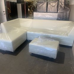 Brand new Sofa Sectional Off White!!