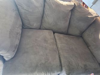 FREE LOVE SEAT