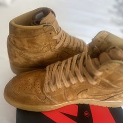 Air Jordan 1s Size 10m.    139$. Wi The Original Box