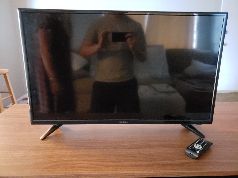 32 inch Insignia LED TV