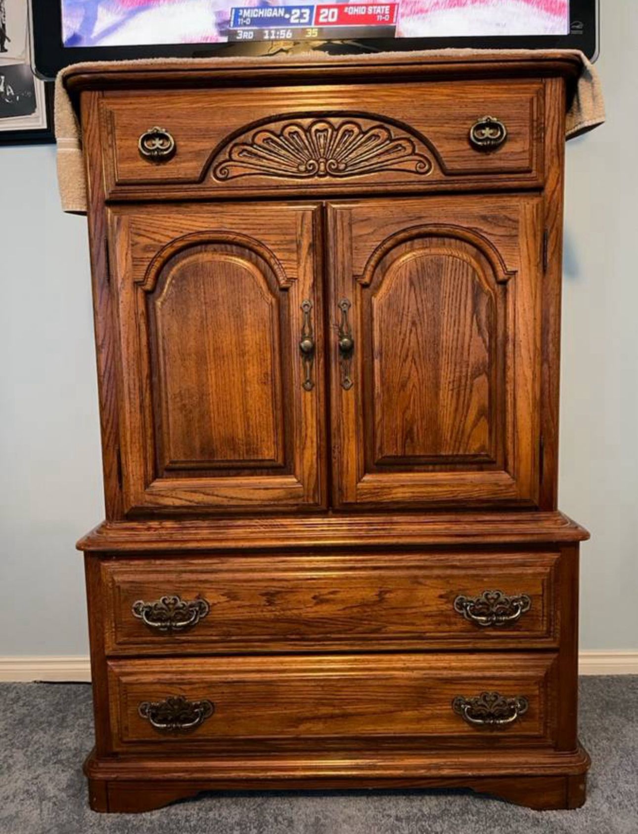 Beautiful Solid Oak Bedroom Set – $800 (Queen Size)