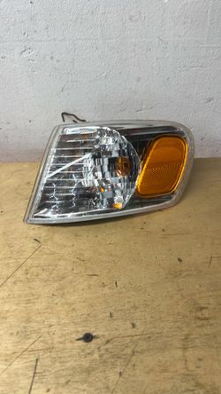 2001 2002 Toyota Corolla driver side corner light