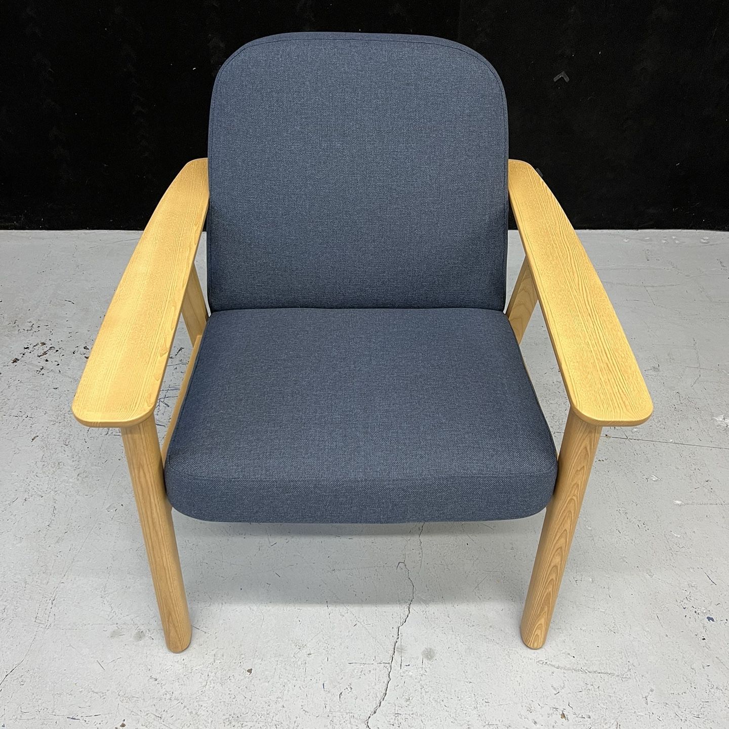 Burrow Lodge Chair (Navy Blue, Wooden Oak Frame)