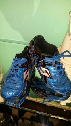 Sketchers cleats..youth size 4...great condition!