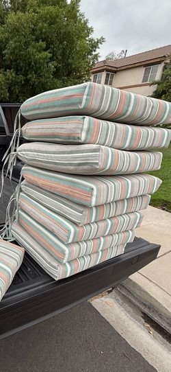 20 in. W x 20 in. D Universal Square Outdoor Seat Pad - 9 pieces