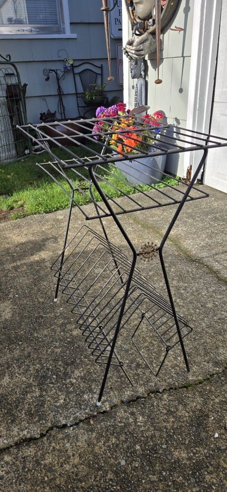 Vintage Stereo And Albums Stand