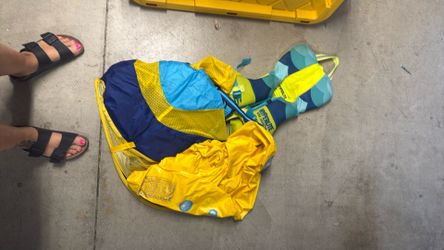 Infant lifejacket and floaty ‘s