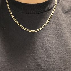 REAL 10k gold Cuban curb link necklace 20 inches long weighs 8.8 grams. No low balls no trades CASH ONLY