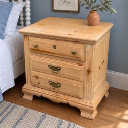 Rustic Wood Nightstand / Bedside Table – 3 Drawers