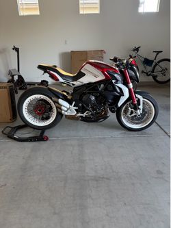 MV Augusta Brutale 800RR Dragster