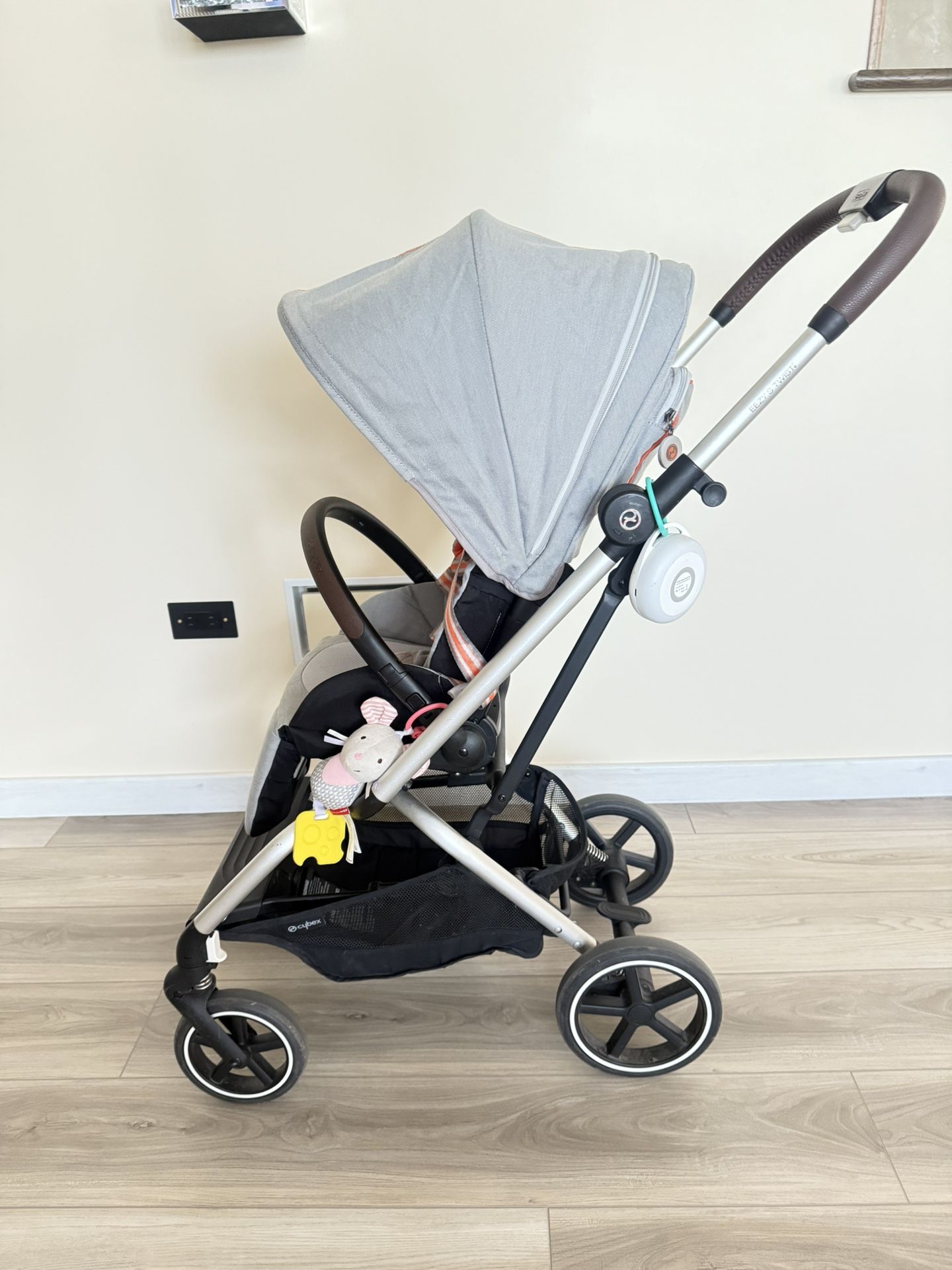 Cybex Eezy Twist Stroller With Two Car seats Cloud G