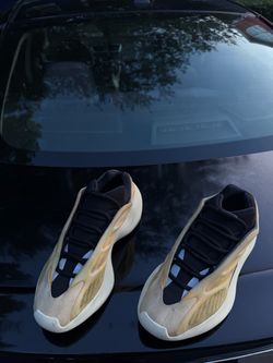 Yezzy 700 v3 Mono Safflower